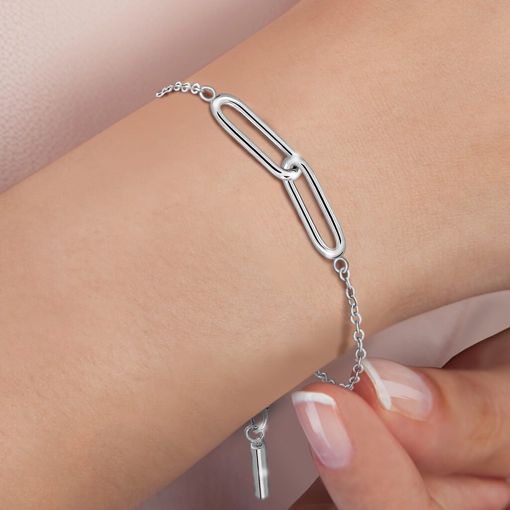Mujer luciendo Pulsera Plata Dúo Para Ella diseñada por Vioret Joyas ®